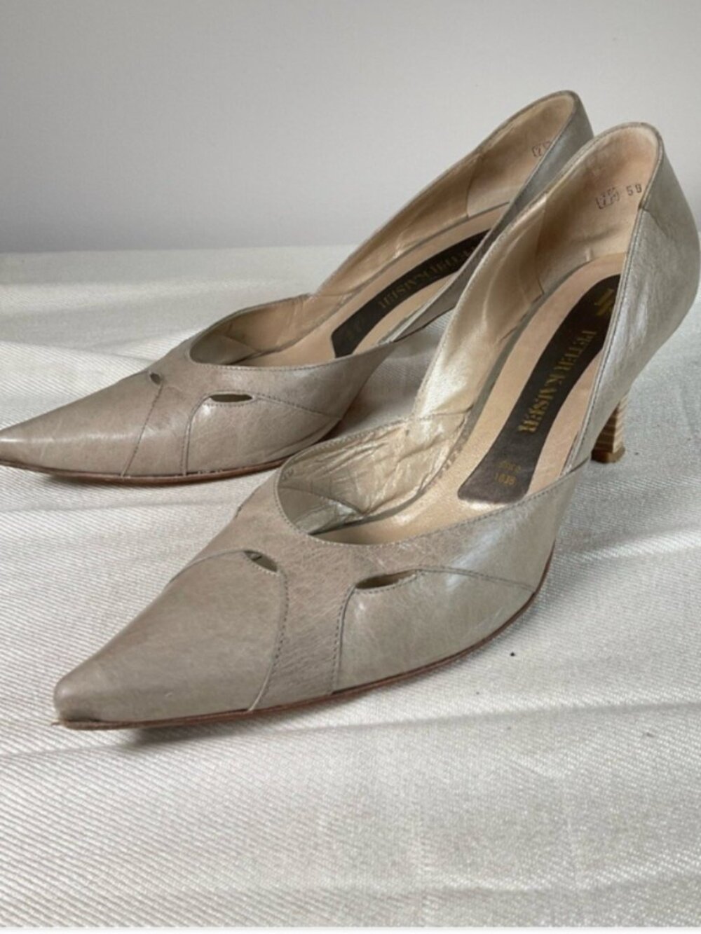 Peter Kaiser Vintage Leather Pointed Toe Kitten Heel Dark Ivory Size 10